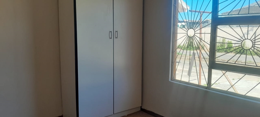 To Let 4 Bedroom Property for Rent in Southernwood Eastern Cape